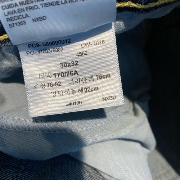 Signature Levi Jean - Picture 4 of 7